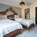Tenedion Hotel *