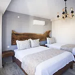 Tenedion Hotel *