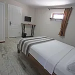 Tenedion Hotel *