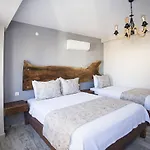 Tenedion Hotel *
