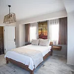 Tenedion Hotel *