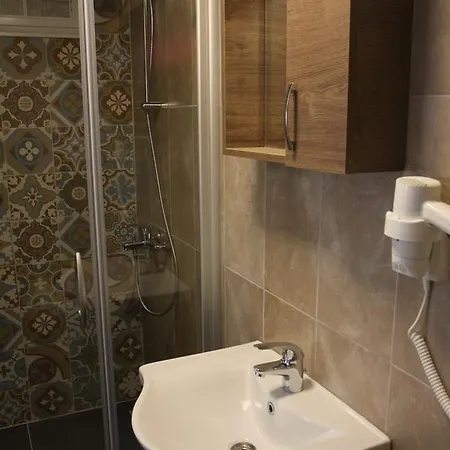 Tenedion Hotel *